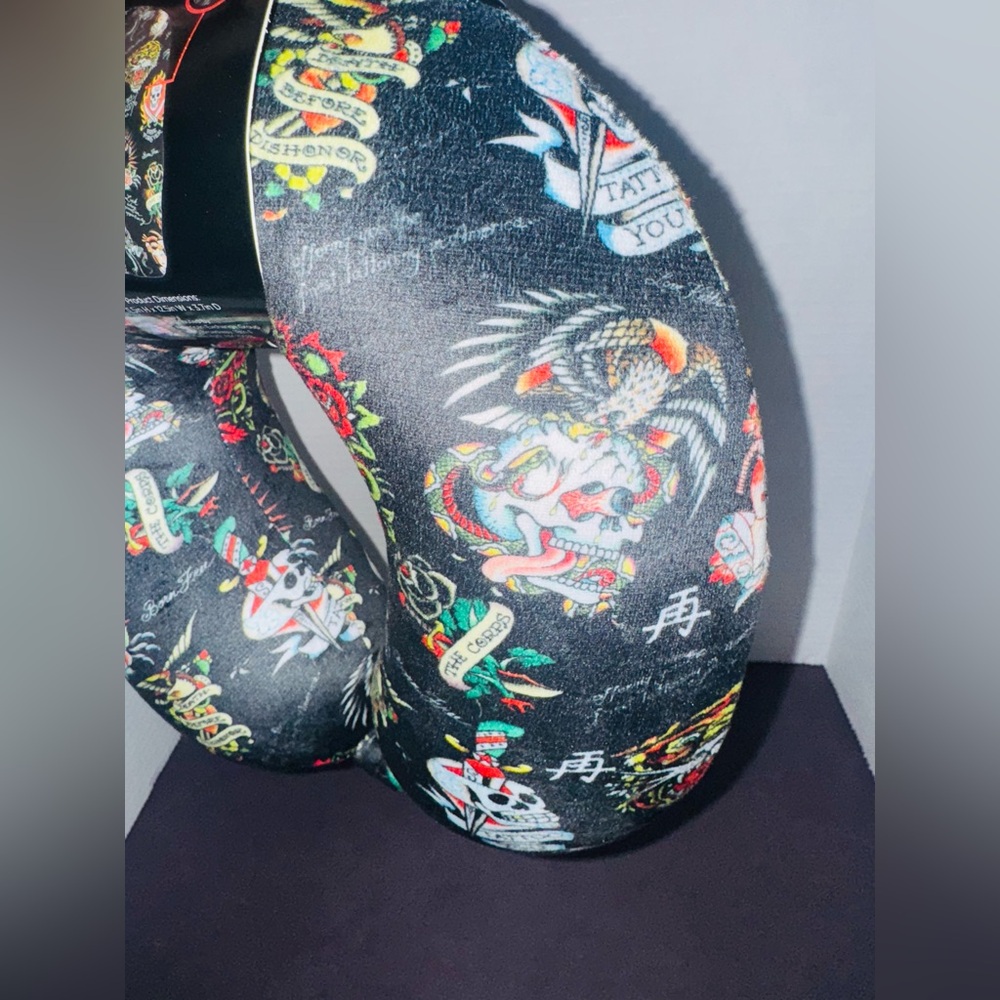 Ed Hardy Black Tattoo memory foam Neck Pillow BNWT - Picture 3 of 4